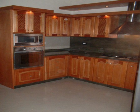 Cocina en "L"  de 4mts.en cedro, incluye accesorios $ 7.000.000